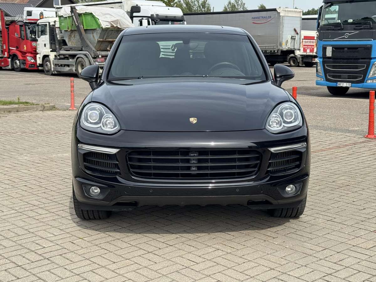 Porsche Cayenne - 1