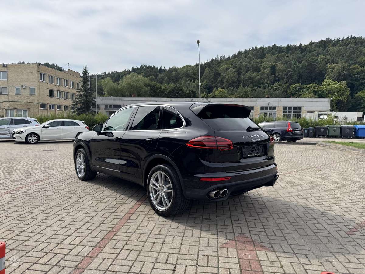 Porsche Cayenne - 4