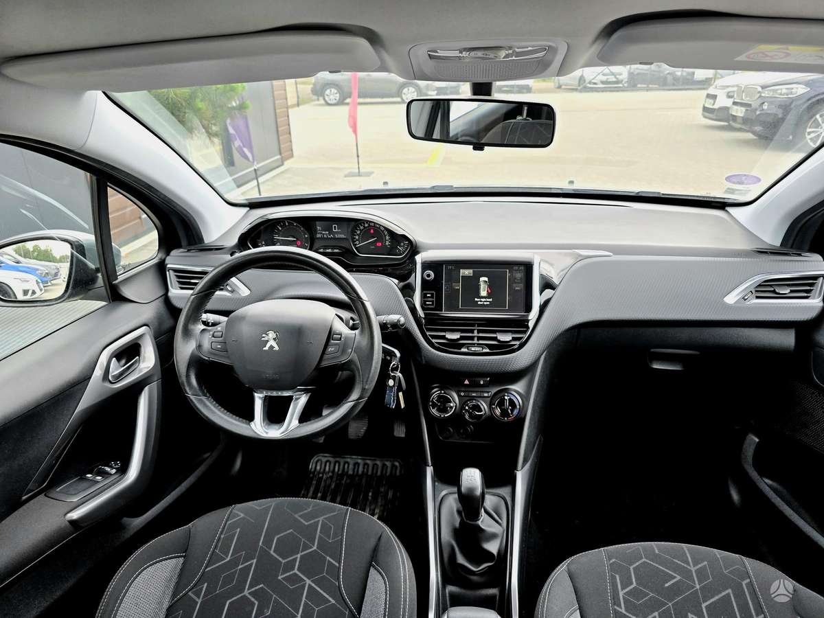 Peugeot 2008, 1.2 l., hatchback