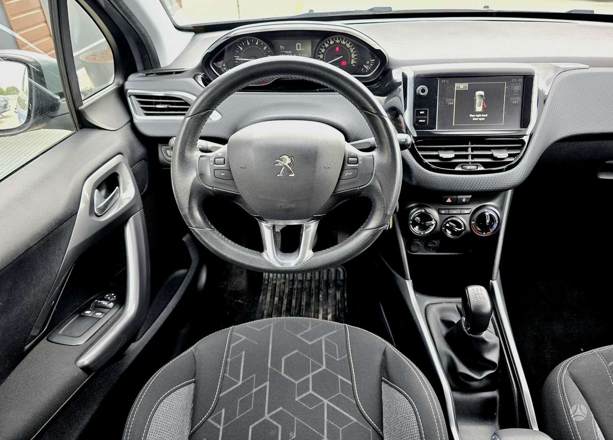 Peugeot 2008, 1.2 l., hatchback