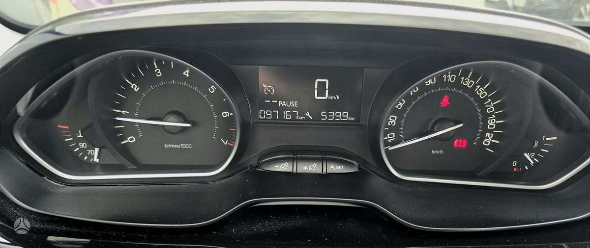 Peugeot 2008, 1.2 l., hatchback