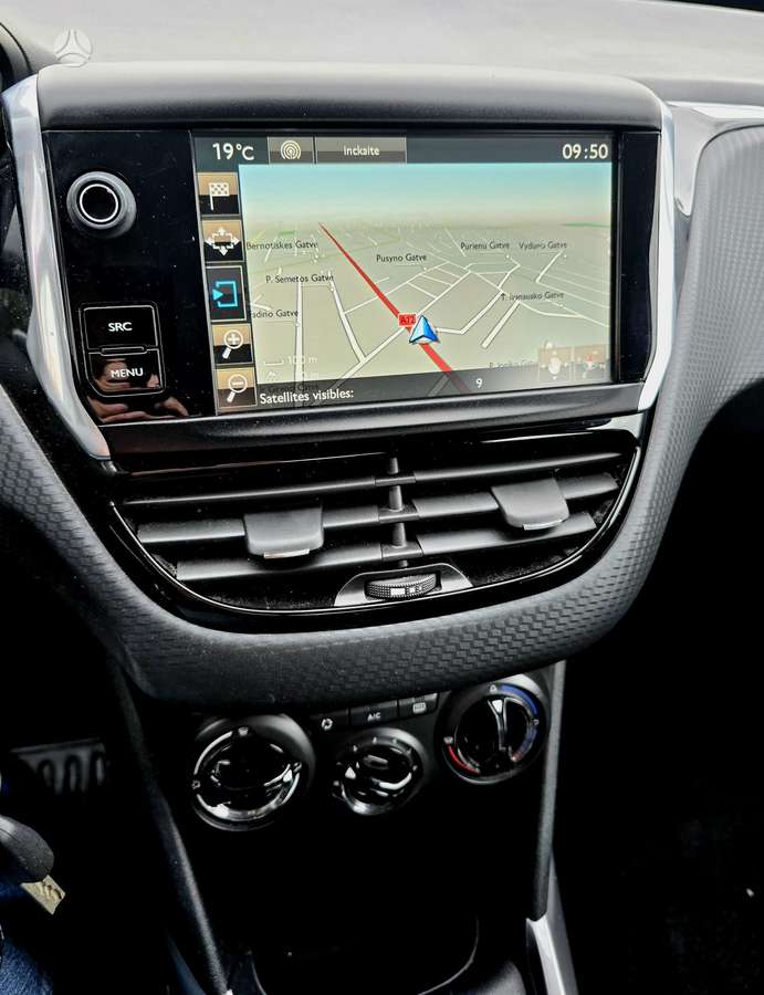 Peugeot 2008, 1.2 l., hatchback