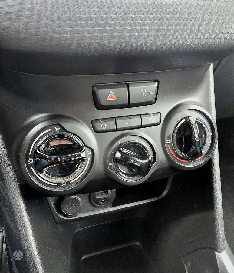 Peugeot 2008, 1.2 l., hatchback