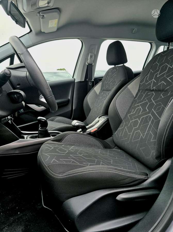 Peugeot 2008, 1.2 l., hatchback