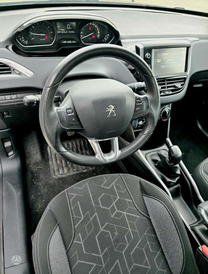 Peugeot 2008, 1.2 l., hatchback
