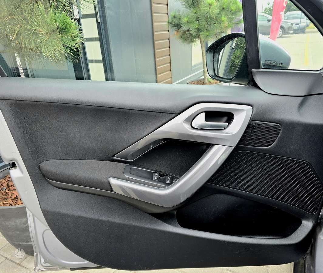 Peugeot 2008, 1.2 l., hatchback