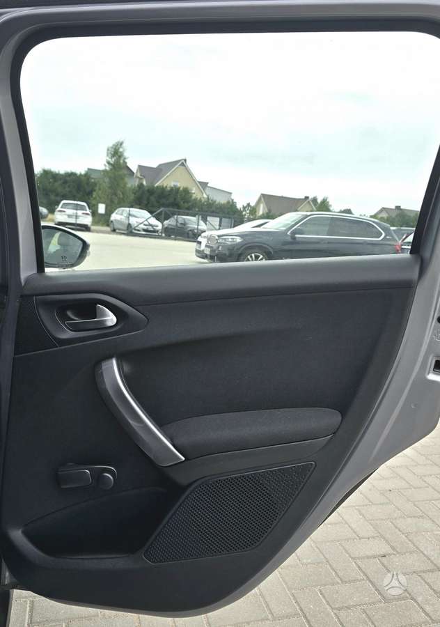 Peugeot 2008, 1.2 l., hatchback