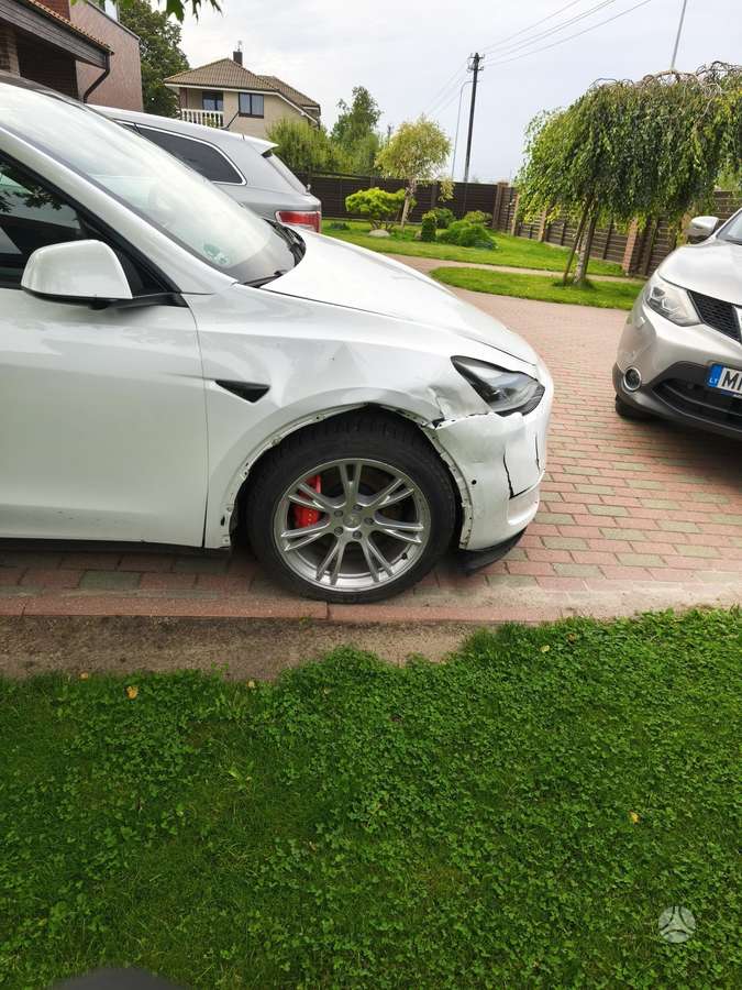 Tesla Model Y, 82 кВт·ч, Хэтчбек