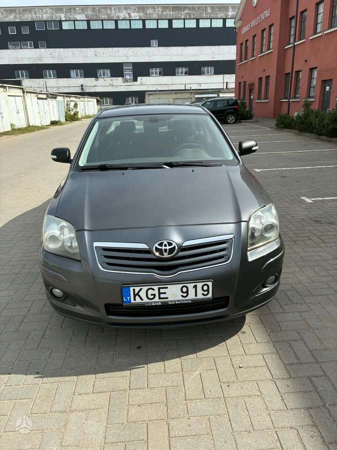 Toyota Avensis - 1