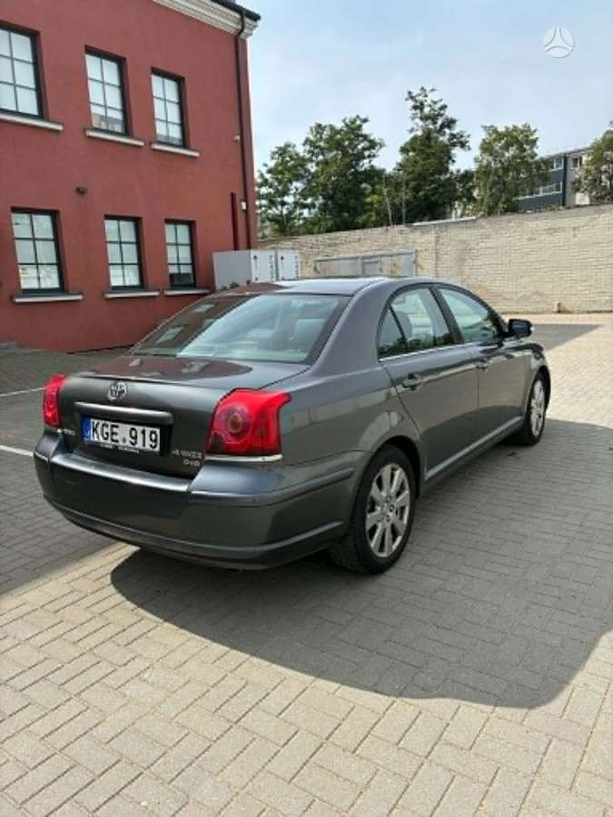 Toyota Avensis - 4