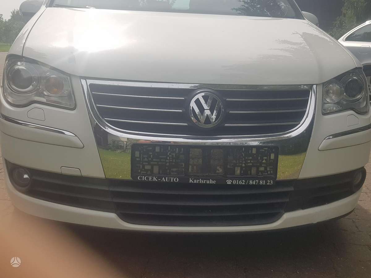 Volkswagen Touran - 1