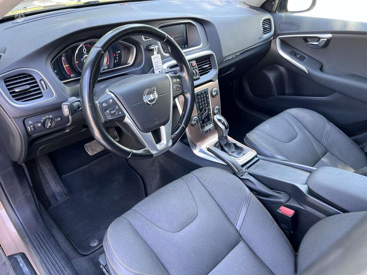Volvo V40 Cross Country - 5