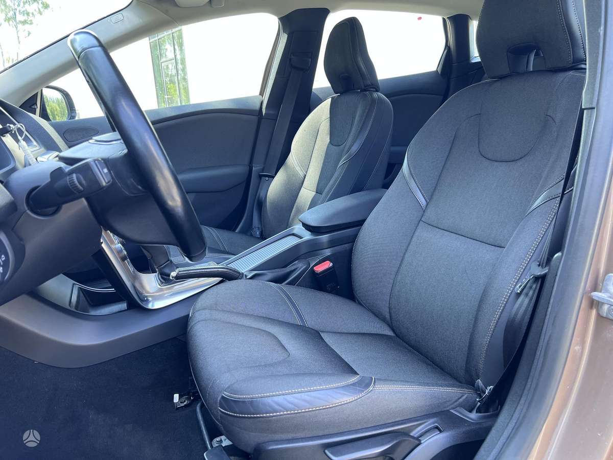 Volvo V40 Cross Country - 6