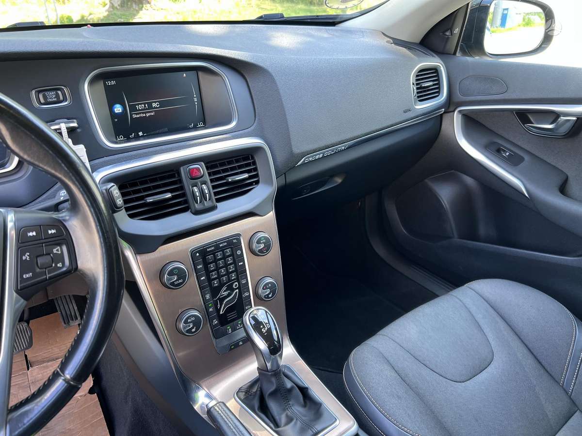 Volvo V40 Cross Country - 9