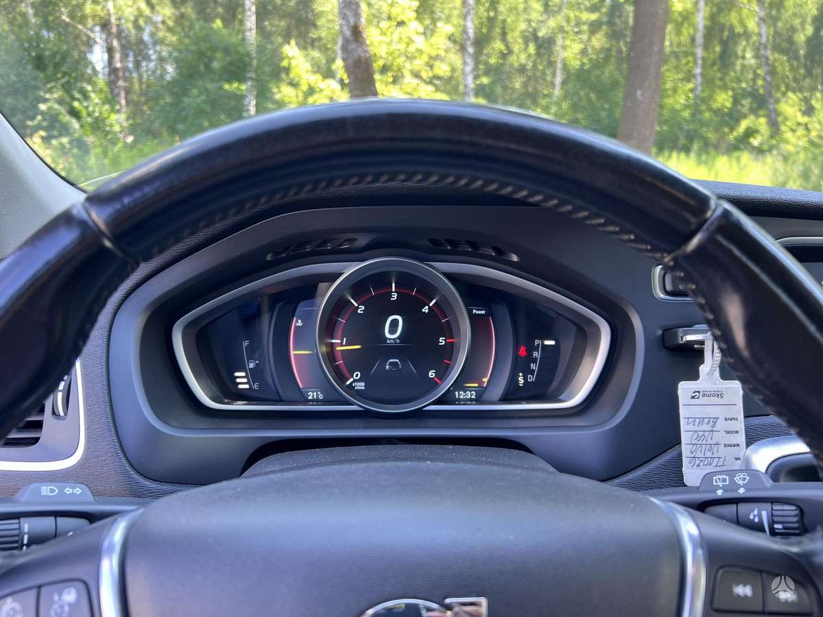 Volvo V40 Cross Country - 8