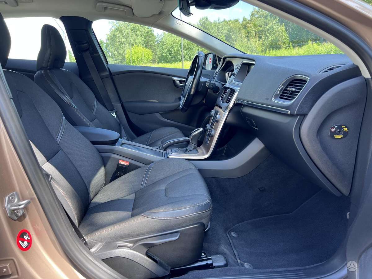 Volvo V40 Cross Country - 11