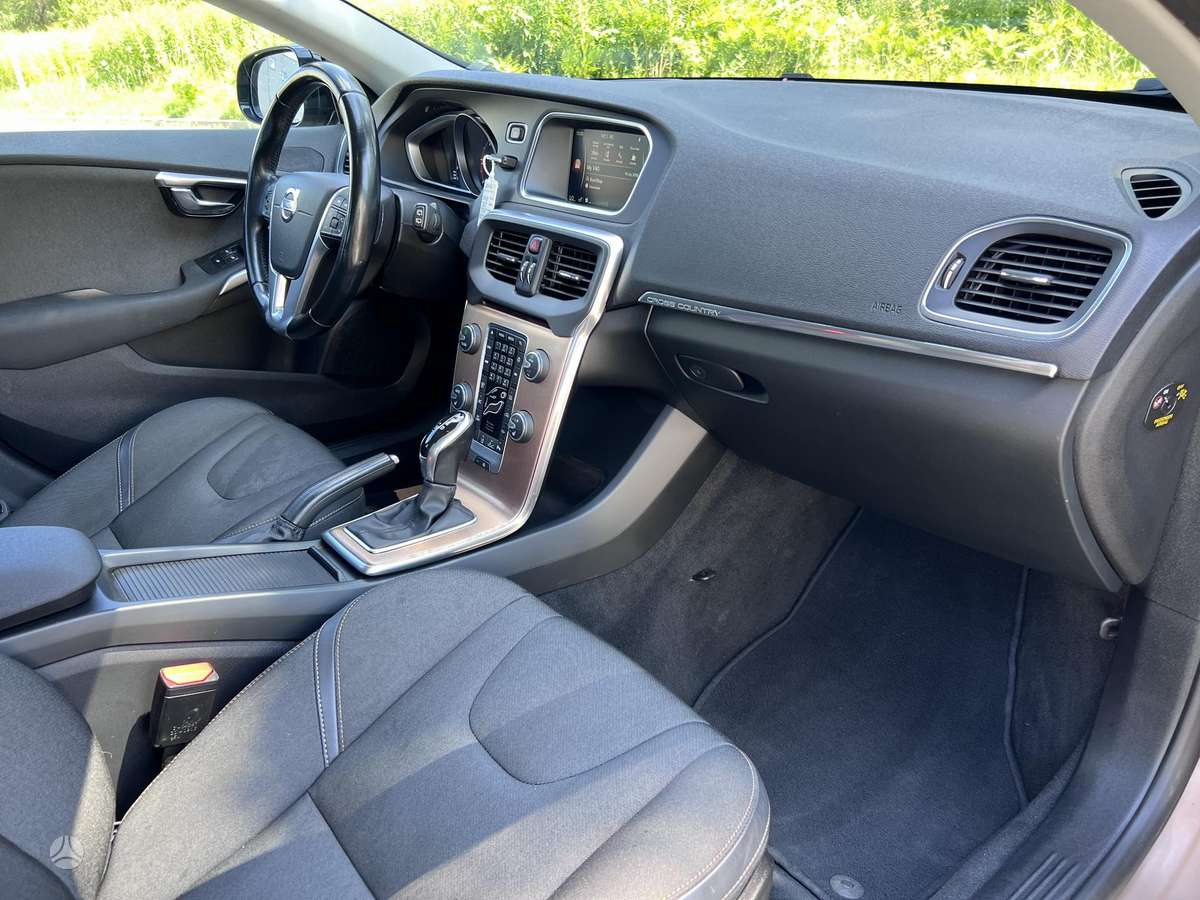 Volvo V40 Cross Country - 12