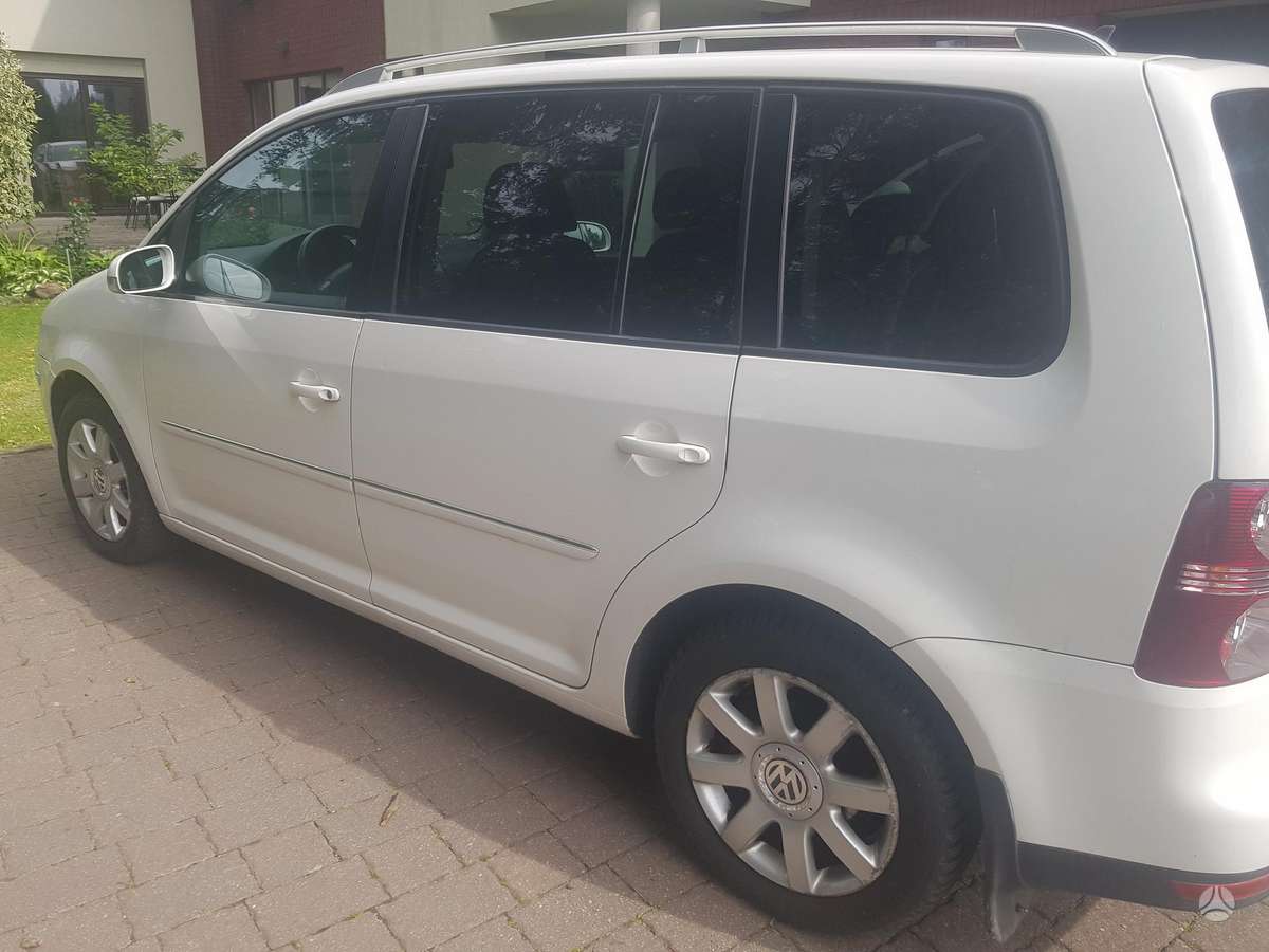Volkswagen Touran - 4