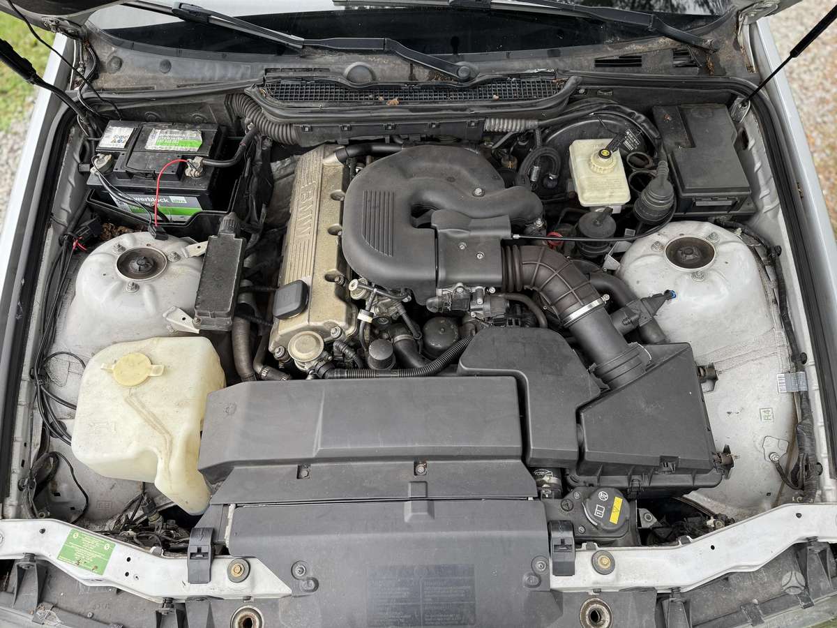 BMW 316, 1.9 l., hatchback