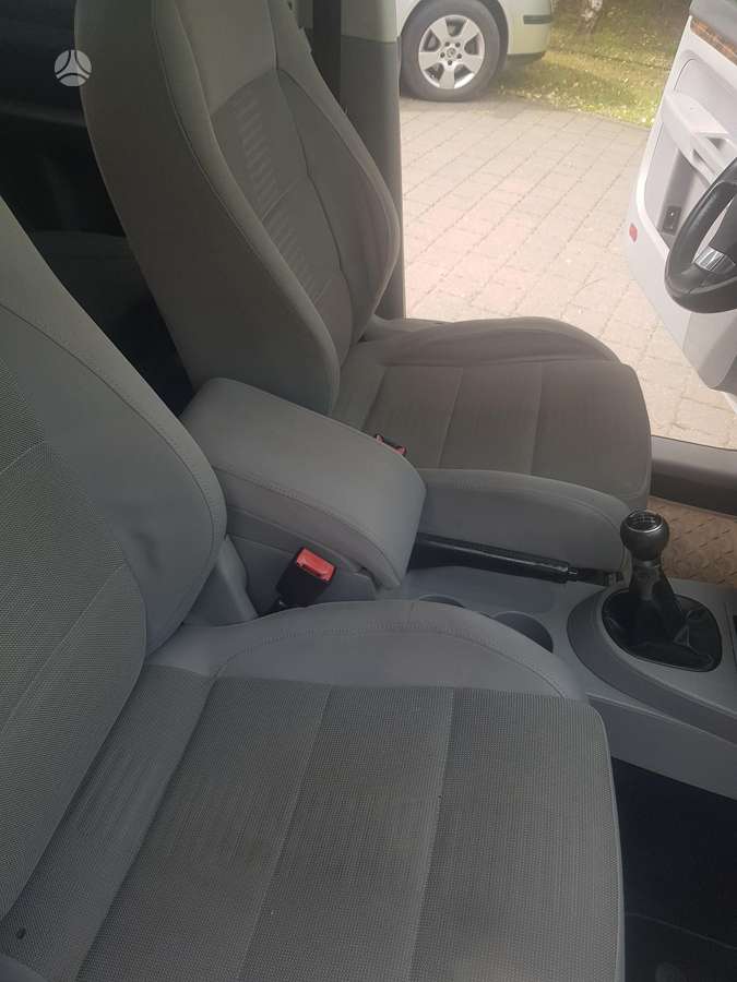 Volkswagen Touran - 10