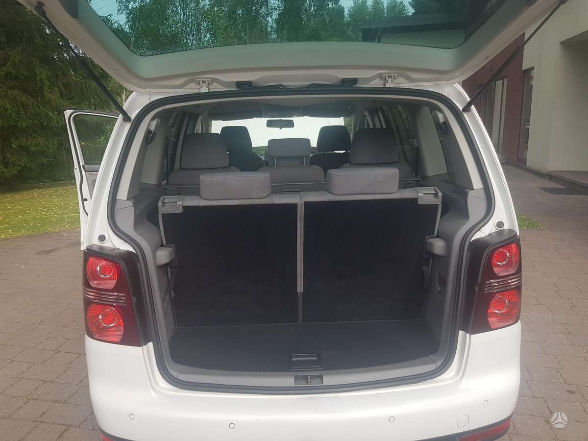 Volkswagen Touran - 11