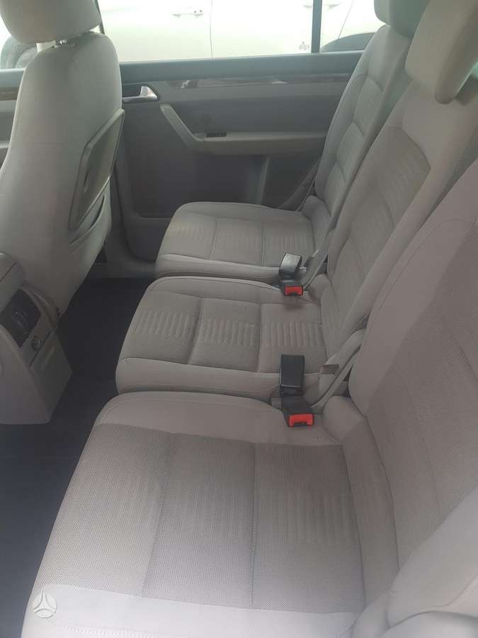 Volkswagen Touran - 12