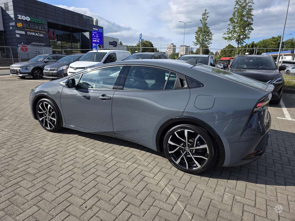 Toyota Prius - 4