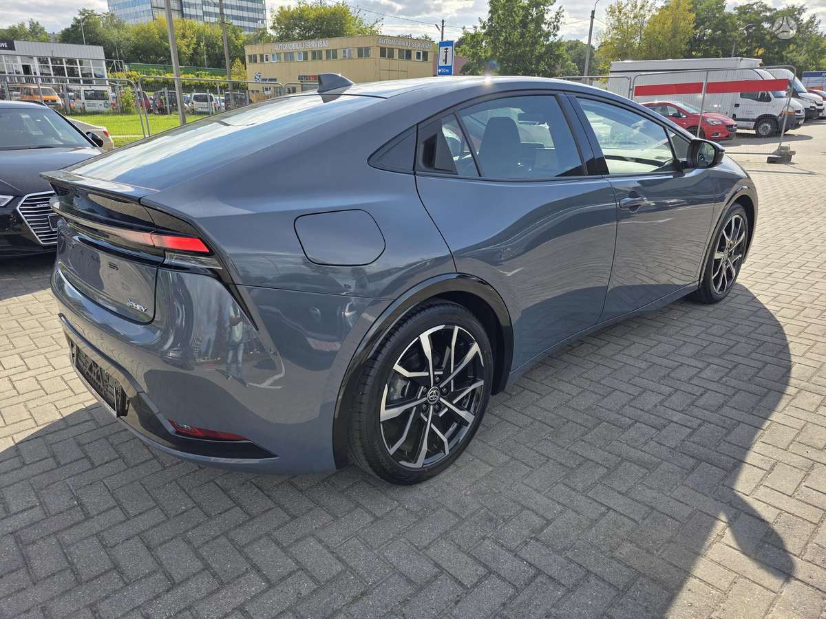 Toyota Prius - 5