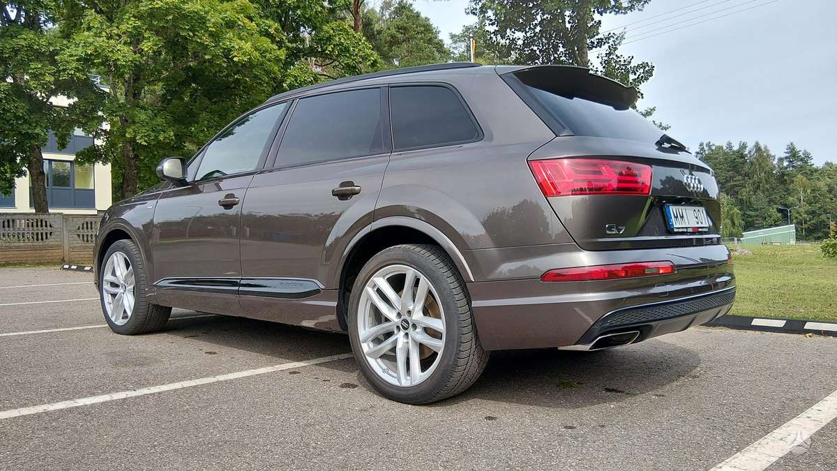 Audi Q7, 3.0 l., off-road / crossover