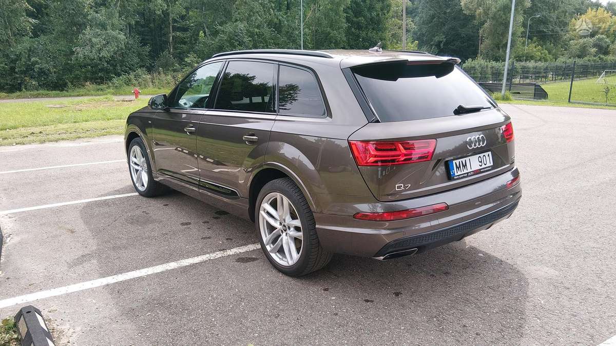 Audi Q7, 3.0 l., off-road / crossover