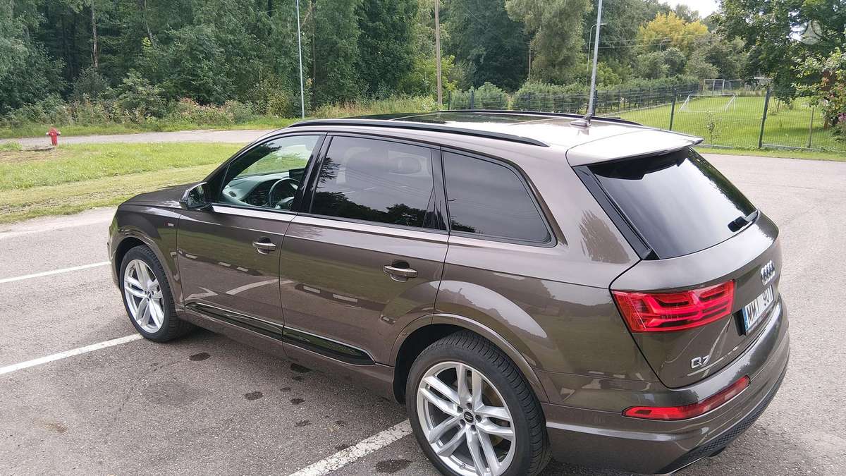 Audi Q7, 3.0 l., off-road / crossover