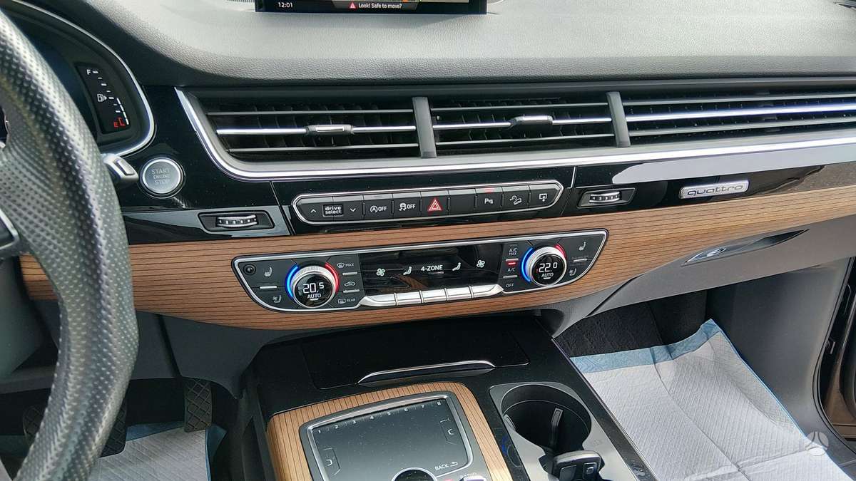 Audi Q7, 3.0 l., off-road / crossover