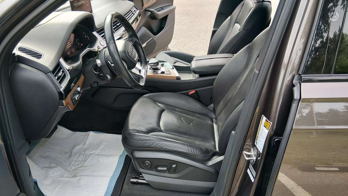 Audi Q7, 3.0 l., off-road / crossover