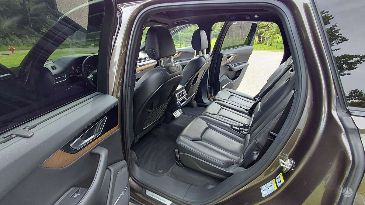 Audi Q7, 3.0 l., off-road / crossover