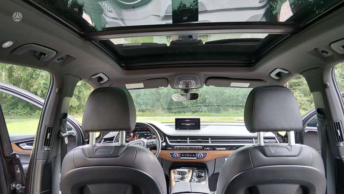 Audi Q7, 3.0 l., off-road / crossover