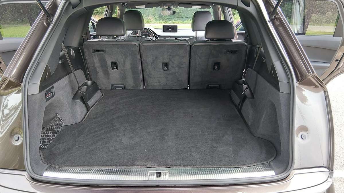 Audi Q7, 3.0 l., off-road / crossover