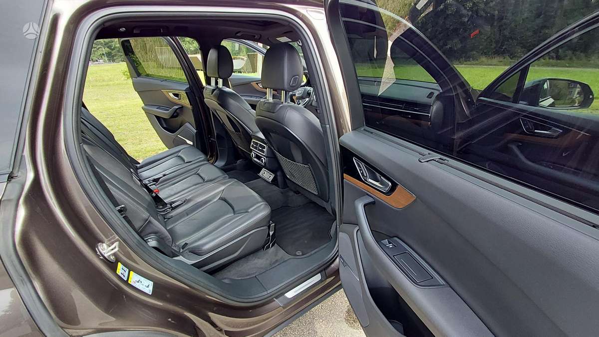 Audi Q7, 3.0 l., off-road / crossover