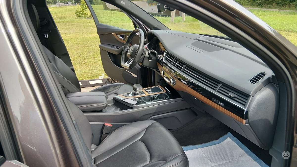 Audi Q7, 3.0 l., off-road / crossover