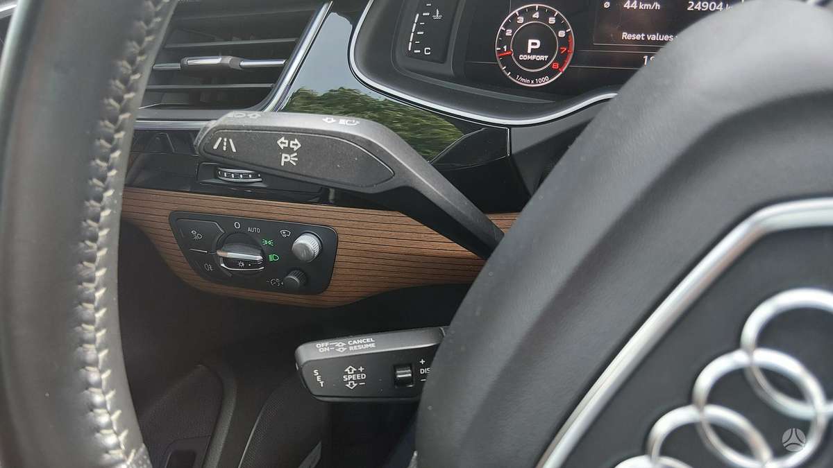 Audi Q7, 3.0 l., off-road / crossover
