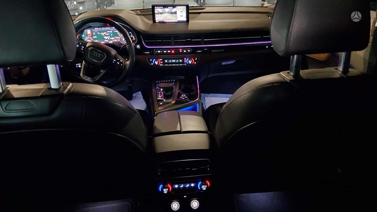 Audi Q7, 3.0 l., off-road / crossover