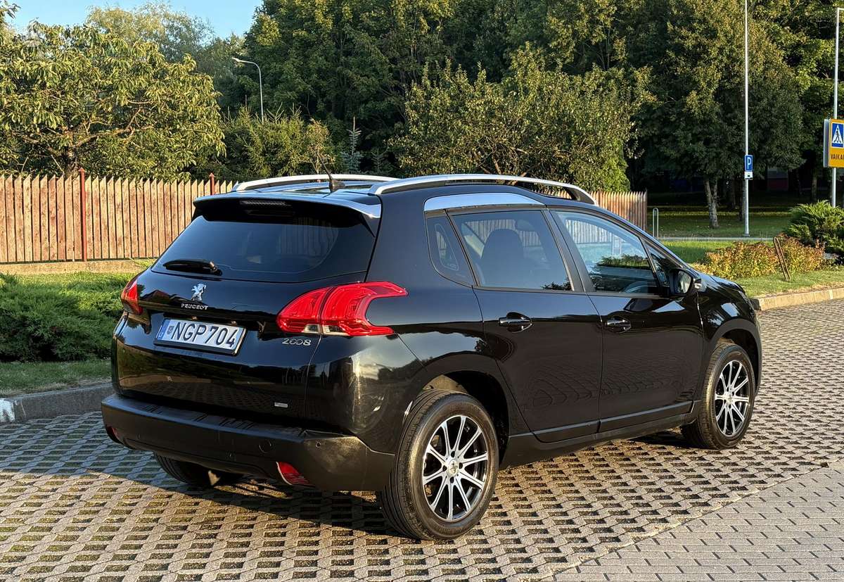 Peugeot 2008 - 8