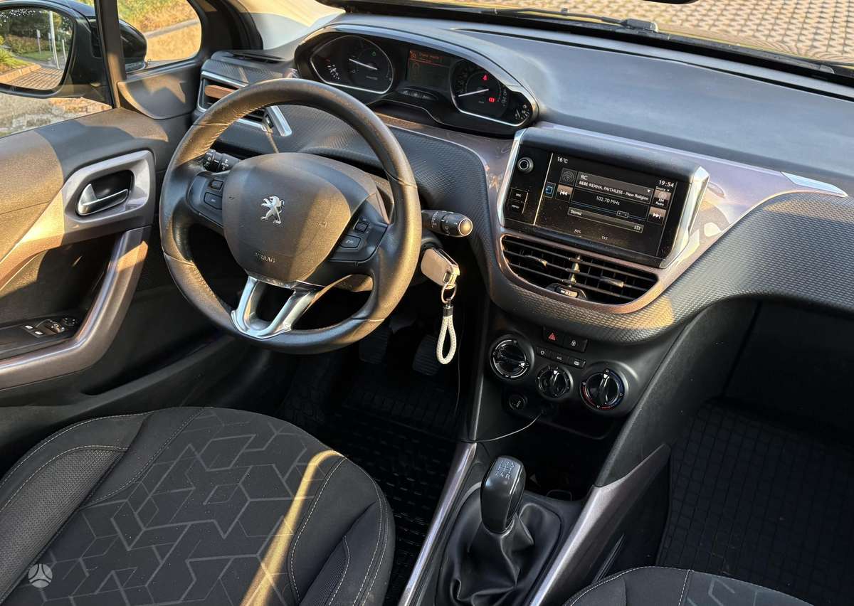 Peugeot 2008 - 11