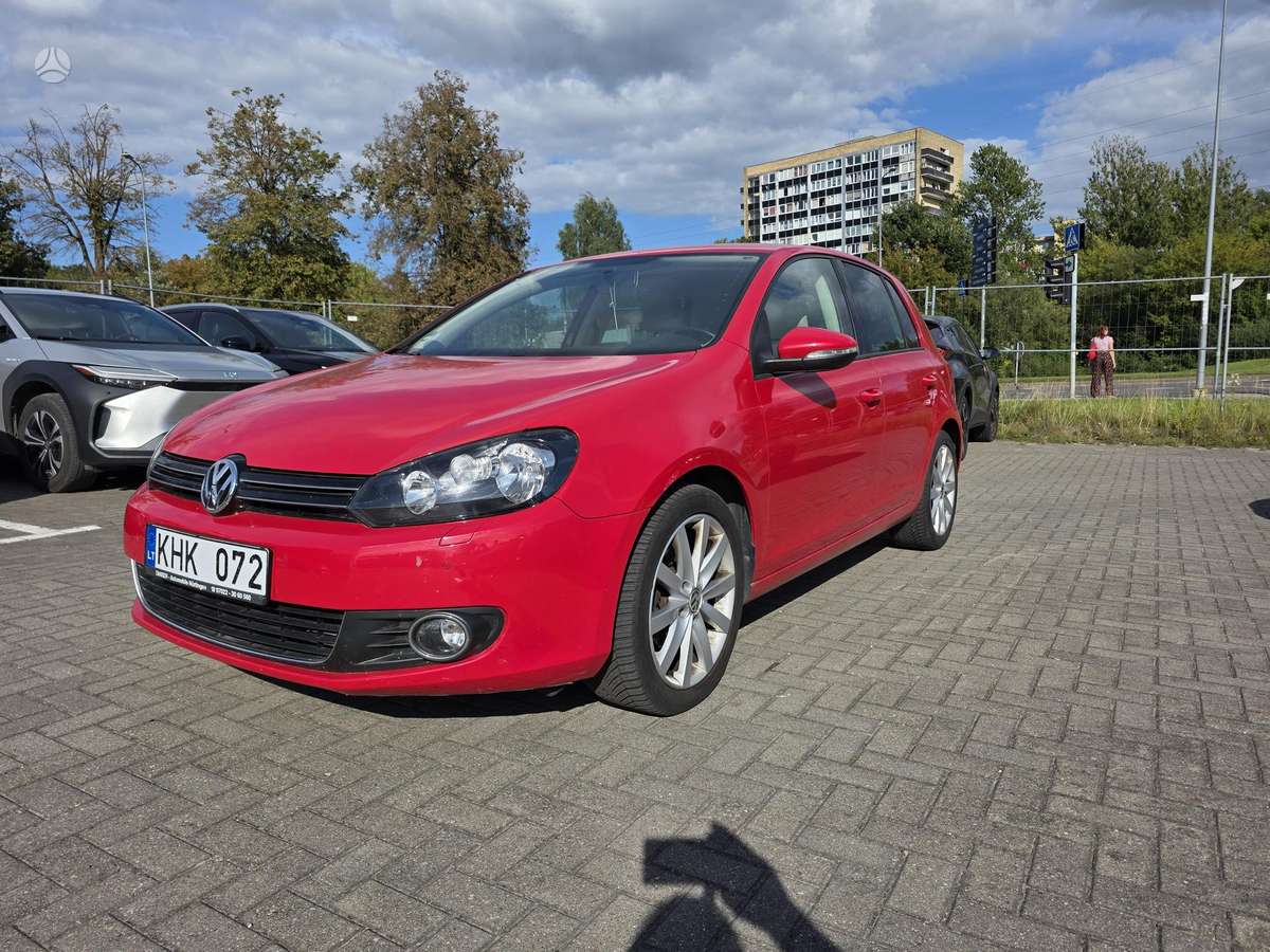 Volkswagen Golf - 1