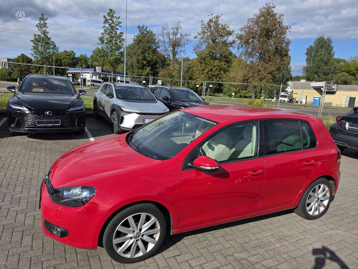 Volkswagen Golf - 8
