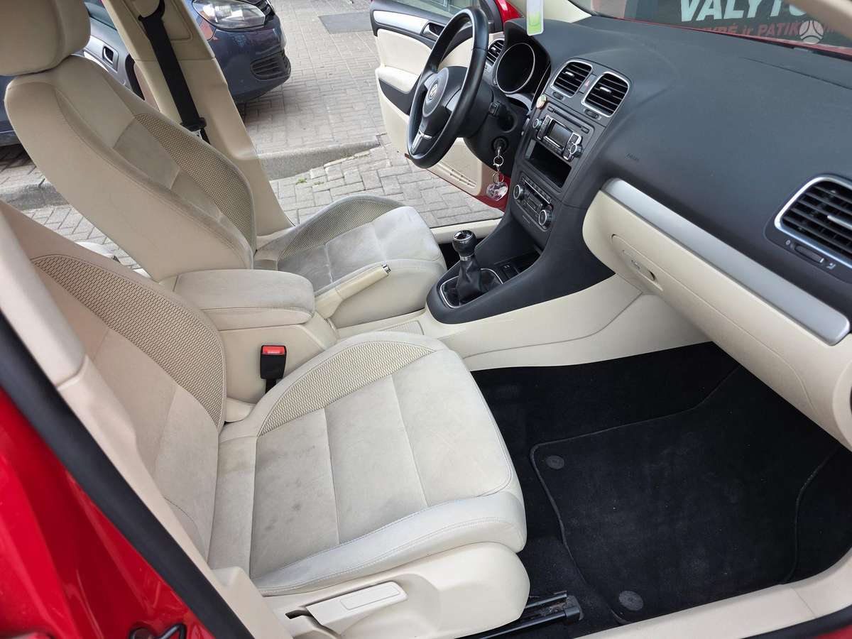 Volkswagen Golf - 11