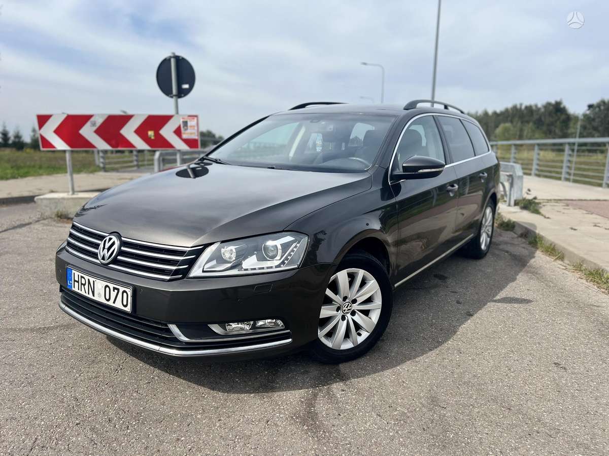 Volkswagen Passat - 1