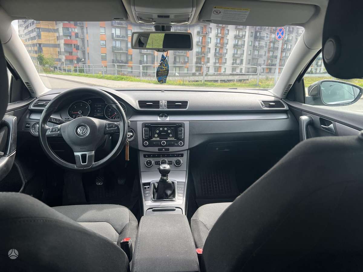 Volkswagen Passat - 10