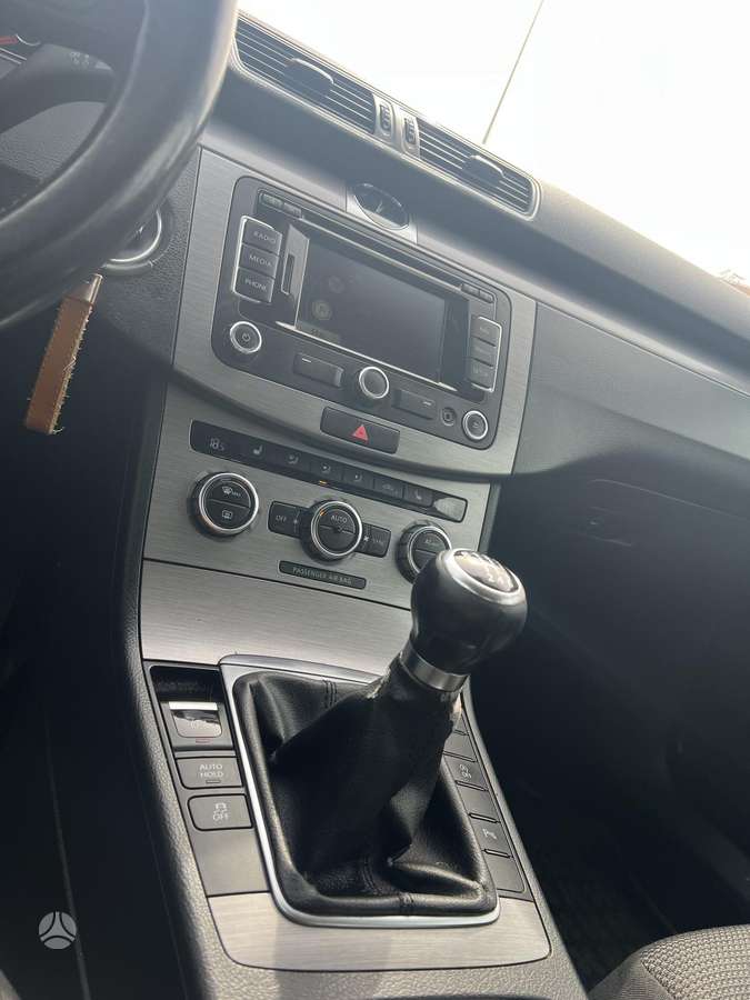 Volkswagen Passat - 11