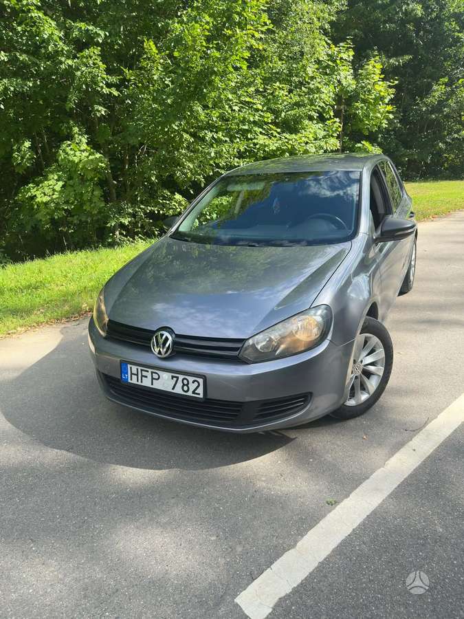 Volkswagen Golf - 1