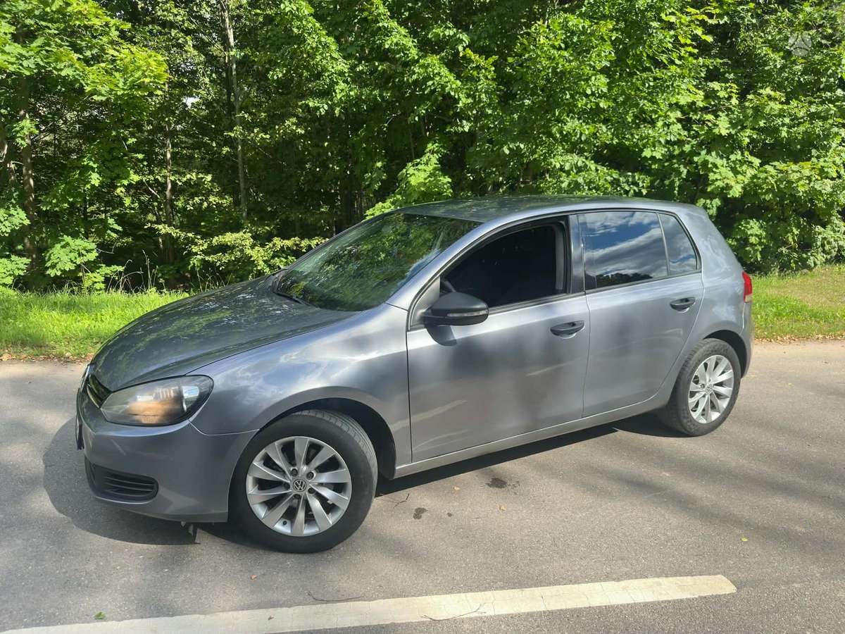Volkswagen Golf - 2